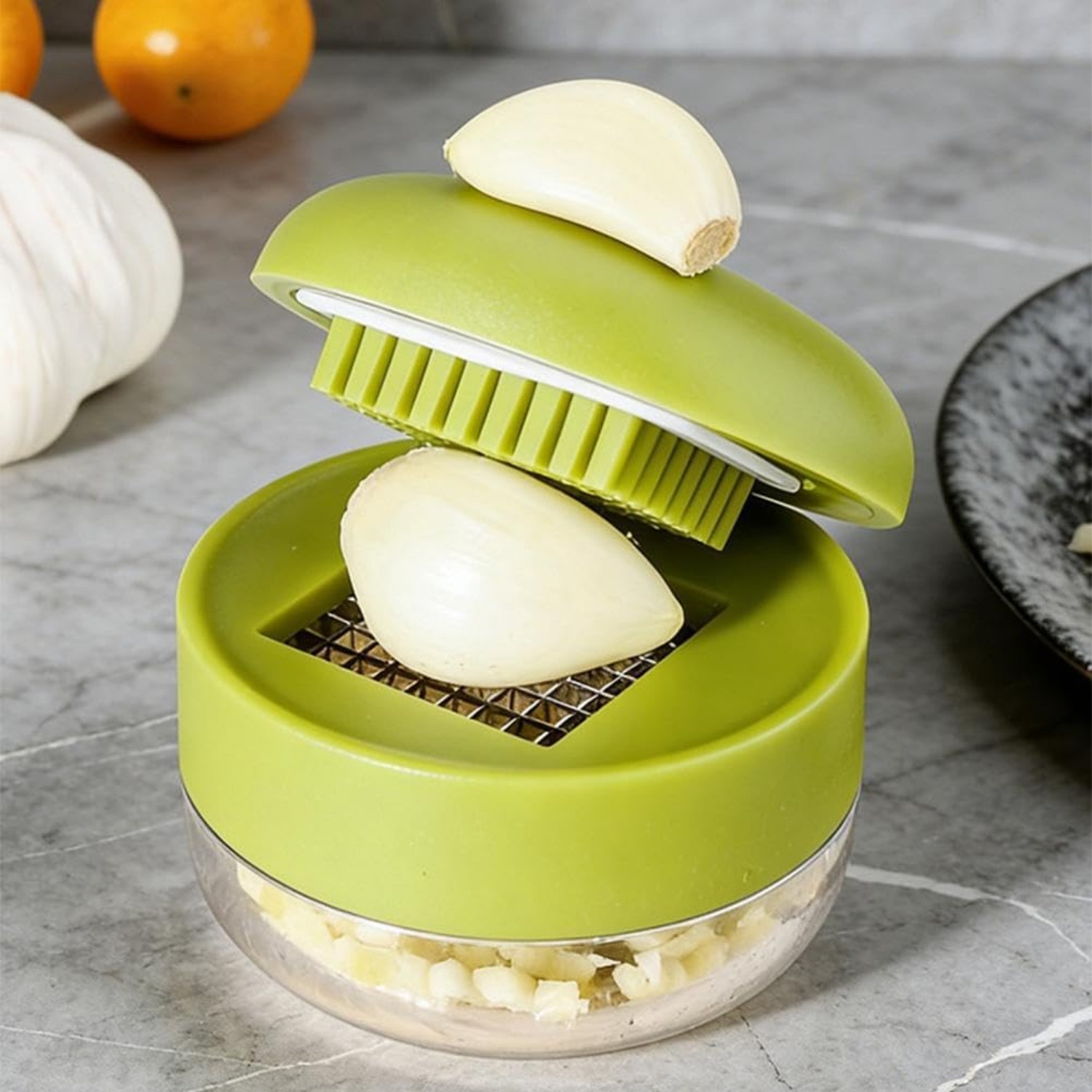 Mini Garlic Press with Storage Box, Manual Garlic Masher, Mini Portable Vegetable Chopper, Handheld Food Processor, Compact Kitchen Gadget, Suitable for Garlic and Ginger