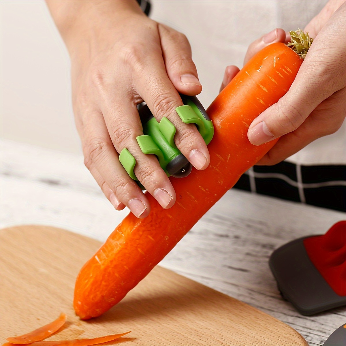 A Stainless Steel Handheld Peeler, Effortlessly Peels Fruits And Vegetables, Non-Electric, Suitable for Ingredients Like Carrots And Pumpkins, Complies with Food Contact Safety Standards. A Festive Small Gift, Random Color, a Kitchen Essential - Image 3